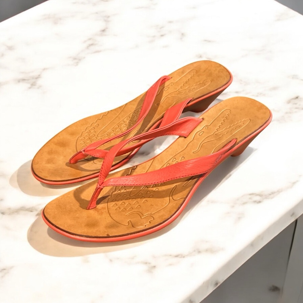 Lacoste Women’s MIKA Pool Toe Separation Thong Sandal.